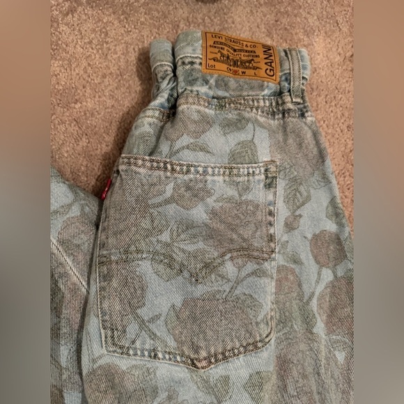 Levi x Ganni- Vintage Wide Leg Floral Light Wash Denim Jeans - Picture 11 of 11